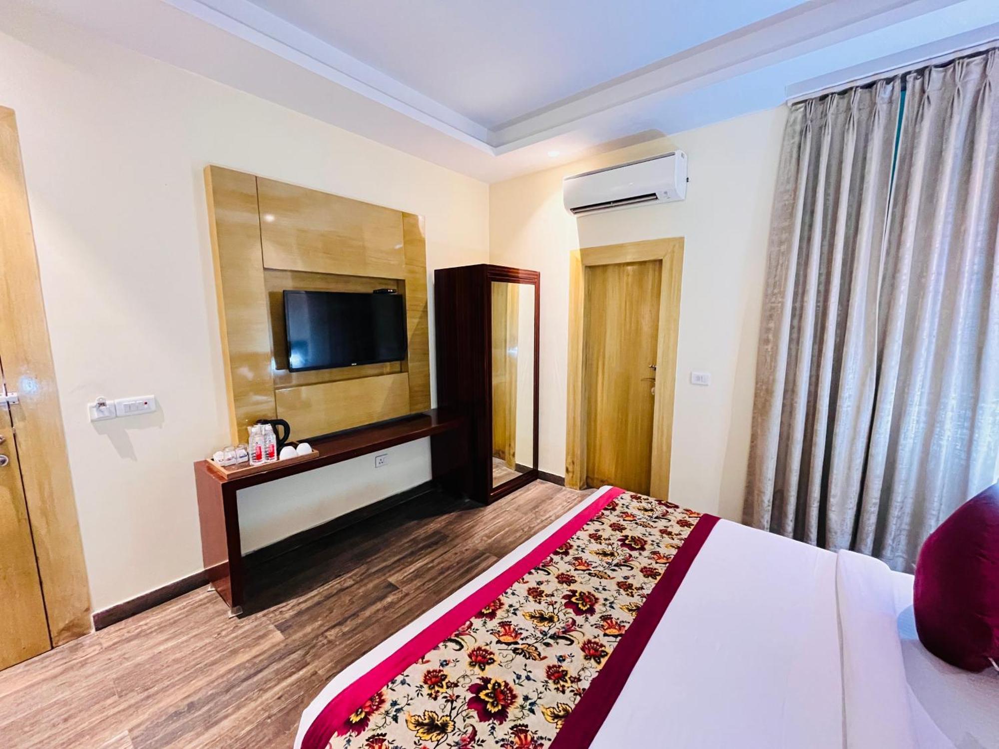 Hotel Banz Near Indira Gandhi Airport Delhi New Delhi Eksteriør bilde